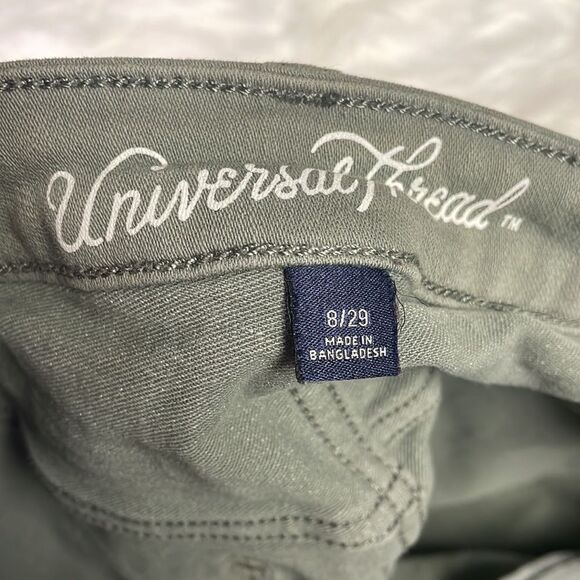 UNIVERSAL THREADS Ladies Button Up Green Cuffed Leg Jean Shorts Size 8 - Picture 3 of 4